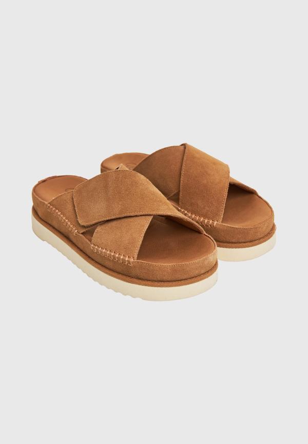 Γυναικεία suede σανδάλια