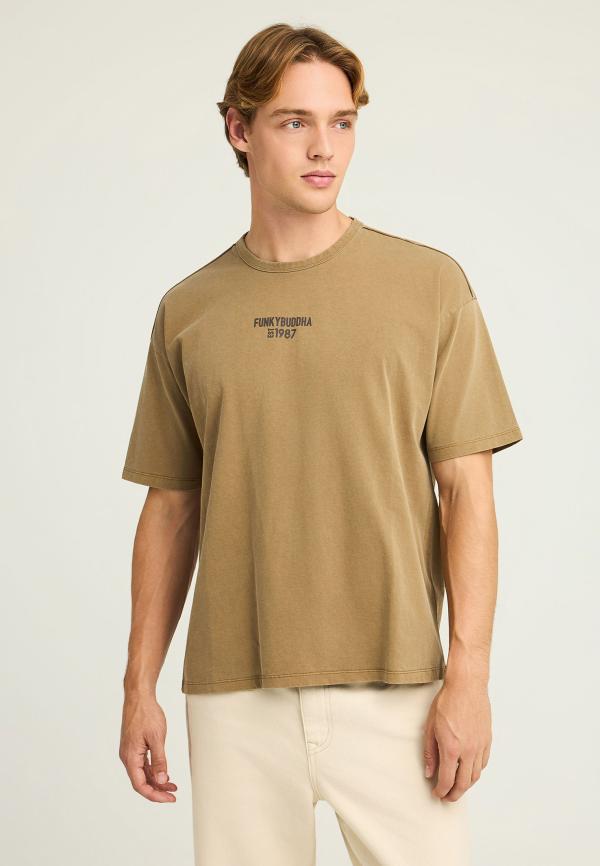 Oversized t-shirt με τύπωμα στο στήθος